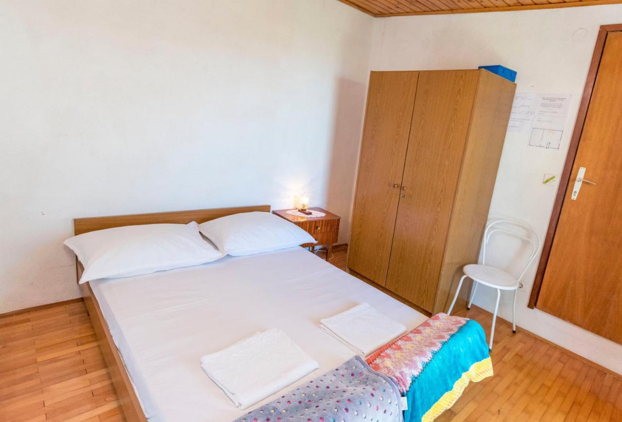 Apartments And Room Milka-Jere พรีมอชเตน ภายนอก รูปภาพ